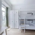 Goodmorning Solo Traveller بيت شباب