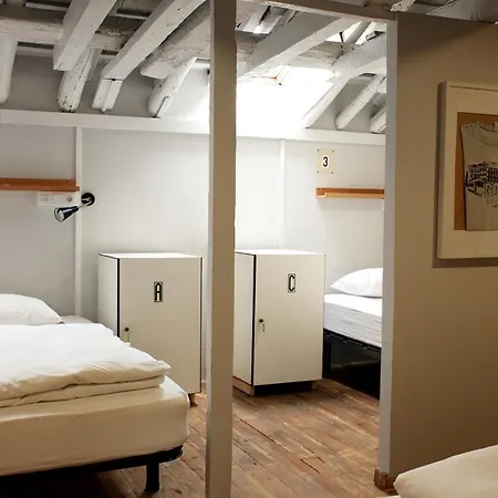 Goodmorning Solo Traveller אכסניה