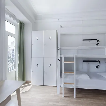 Goodmorning Solo Traveller אכסניה