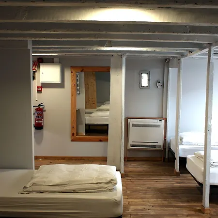 Goodmorning Solo Traveller بيت شباب