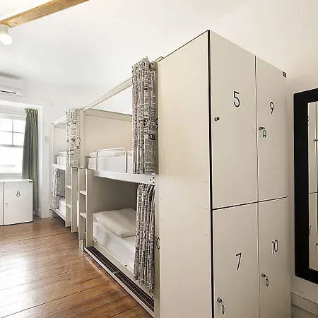 Goodmorning Solo Traveller ליסבון