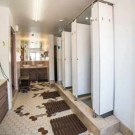 Goodmorning Solo Traveller אכסניה *