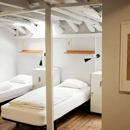 Goodmorning Solo Traveller Hostel * Lisbon