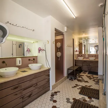 Хостел Goodmorning Solo Traveller Лиссабон