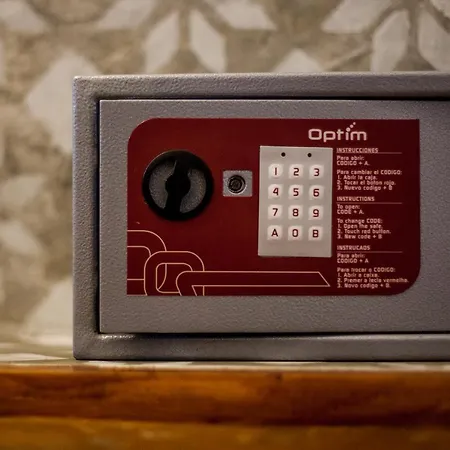 Goodmorning Solo Traveller Хостел *