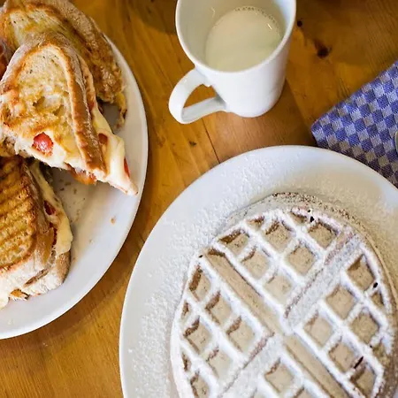 Хостел Goodmorning Solo Traveller Лиссабон