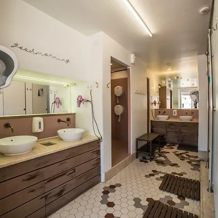 Goodmorning Solo Traveller Hostel * Lisbon