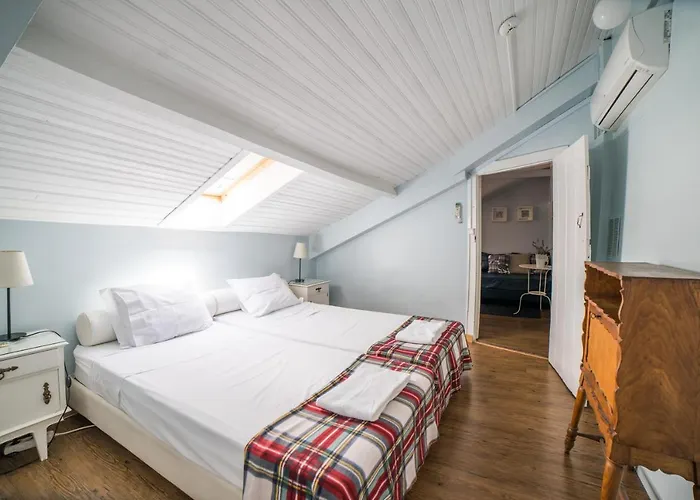 Goodmorning Solo Traveller بيت شباب *